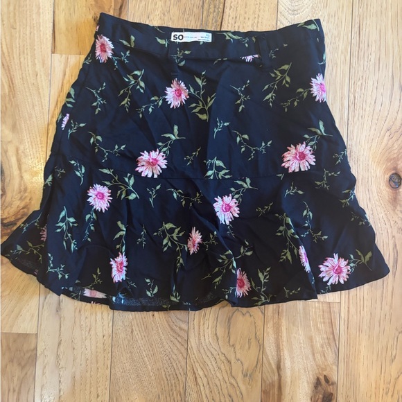 SO Black Skater Mini Skirt with Pink Floral Pattern - Picture 1 of 3